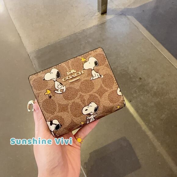 NWT Coach X Peanuts CBN32 Snap Wallet In Signature Canvas &Leather Snoopy Print - Picture 2 of 10